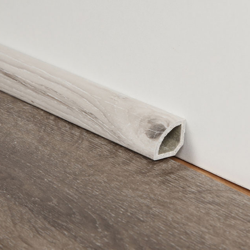 Vòng tứ kết SPC với kênh cáp để quản lý dây