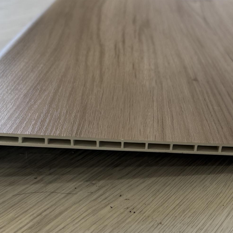 Tread cầu thang bọc SPC chống thấm nước có tích hợp Bullnose